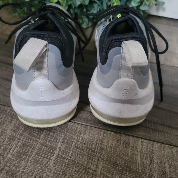 Nike Air Max Axis (GS) Wolf Gray Volt Youth Size 2Y - Picture 6 of 8